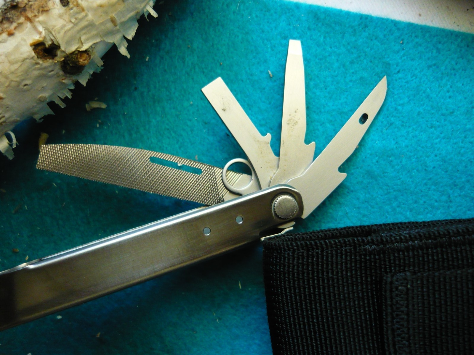 *** Leatherman 832935 BOND Multi-Tool 14 Tools Stainless Steel With Nylon Sheath