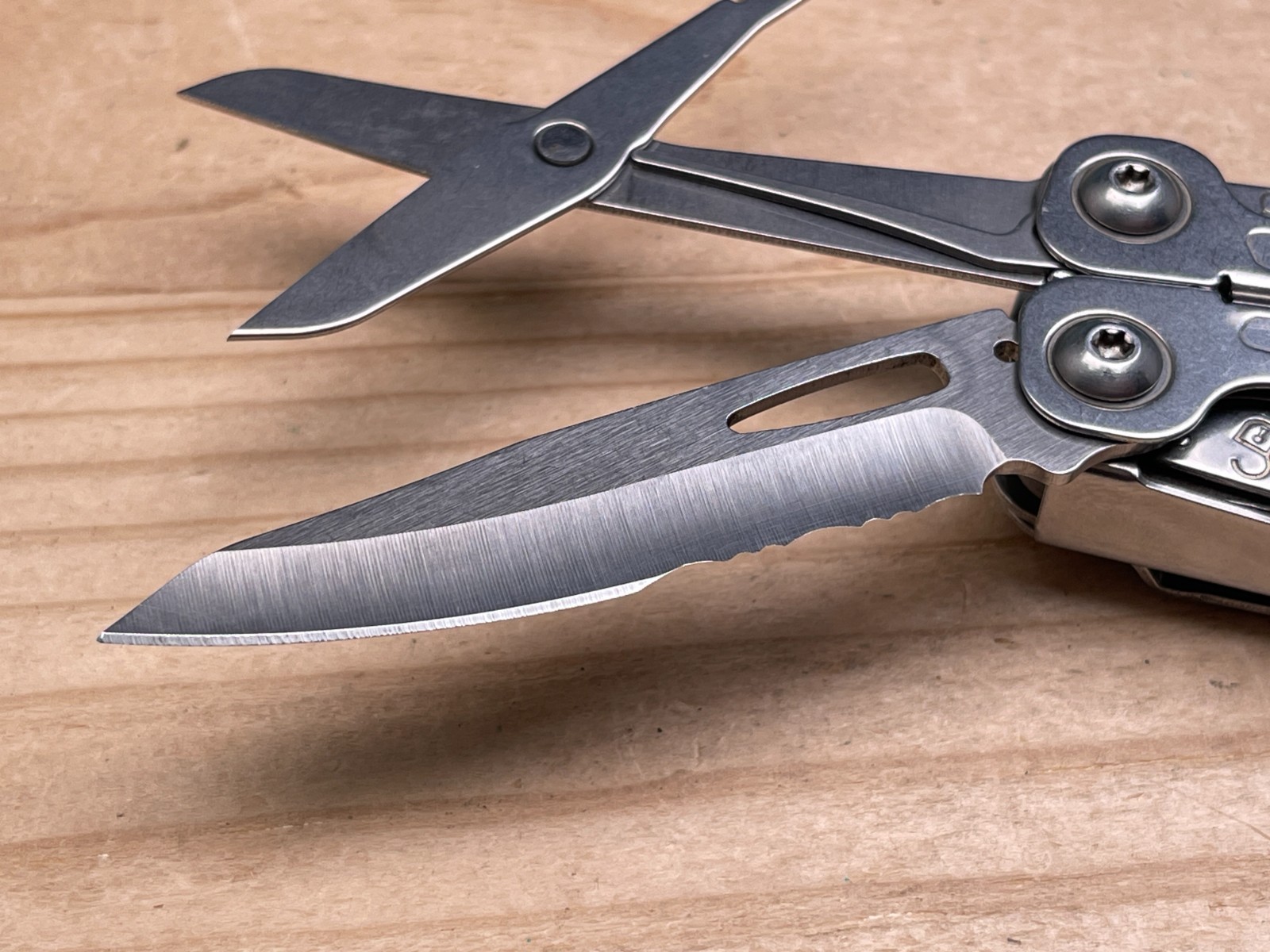 Leatherman Wingman Multi-Tool Knife 12/15 – Stainless Steel, Pocket Clip