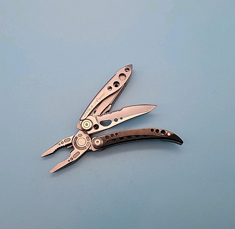 Leatherman FREESTYLE Multi-Tool – Dated 0513 – Pliers, Knife – DISCONTINUED