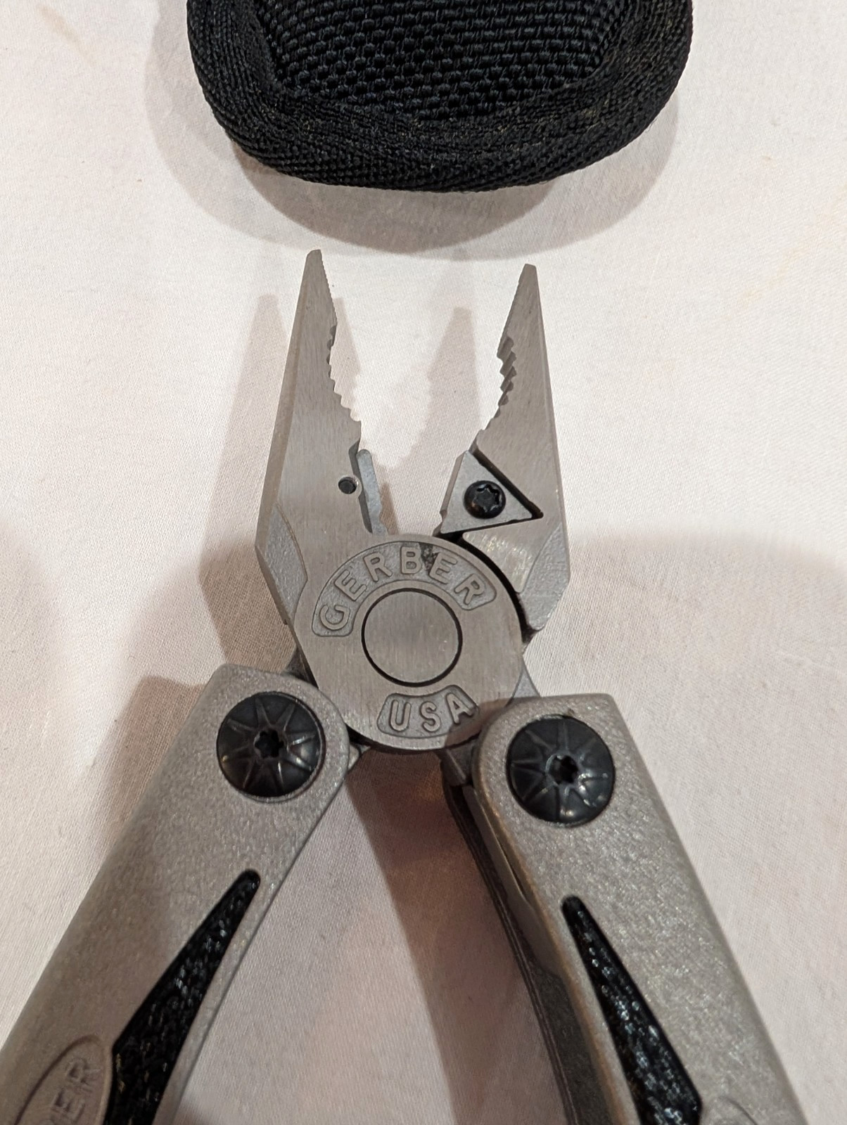 Gerber Multi-Tool 8 Tool Pliers Knife With Sheath Case Ships Free