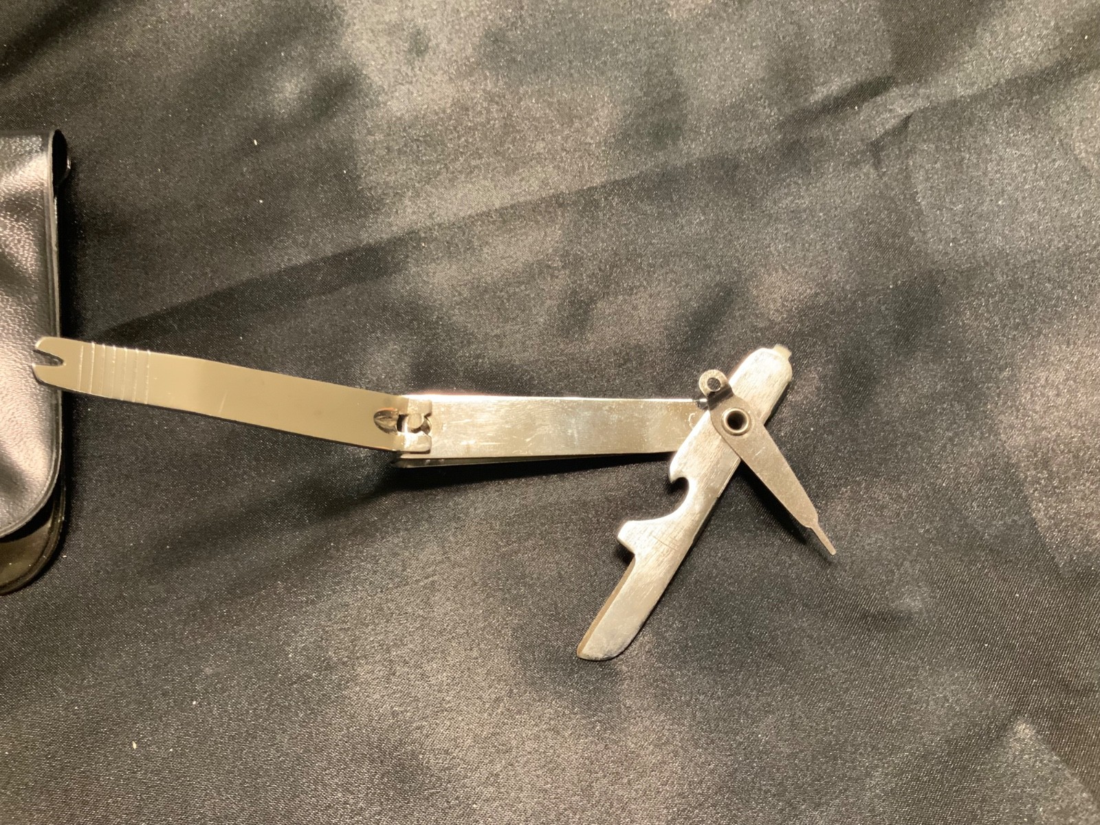 LM Dickson 6 in 1 fisherman’s tool with cover