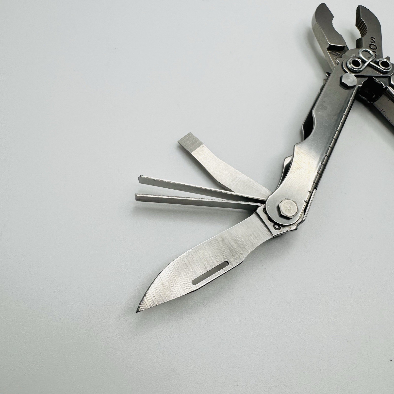 NOS SOG Crossgrip CG55-Compact-Multi-Tool-Discontinued-Pliers-Knife-File-Ruler