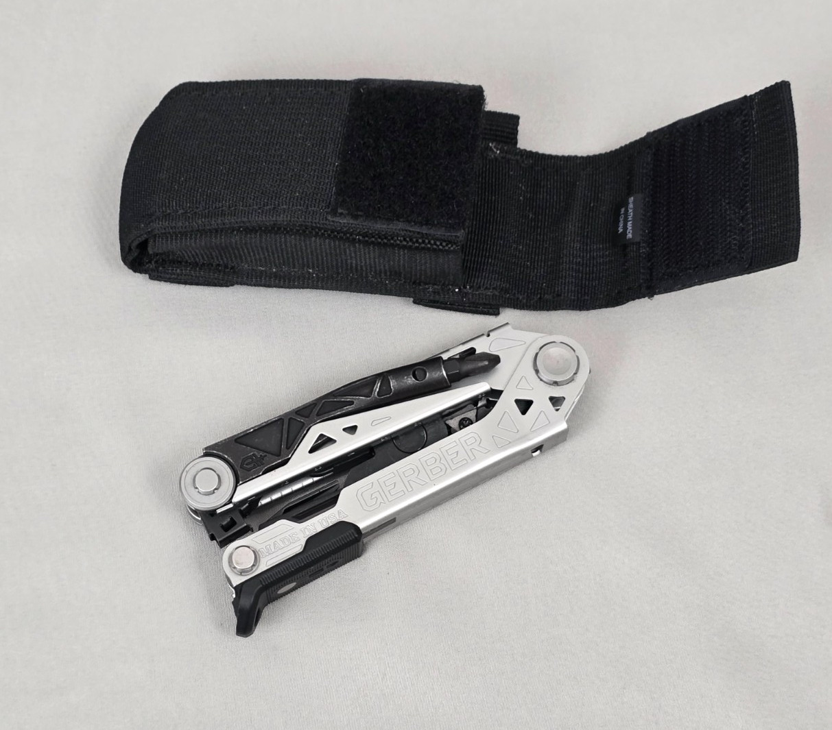 GERGER MADE IN USA Center Drive Multi-Tool w/Deployable Pliers and MOLLE Sheath