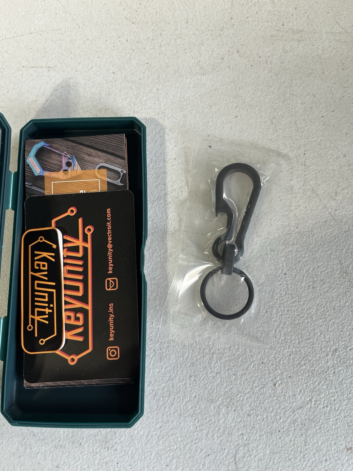 KeyUnity KM01 Black EDC Keychain Clip with Bottle Opener, Quick Release