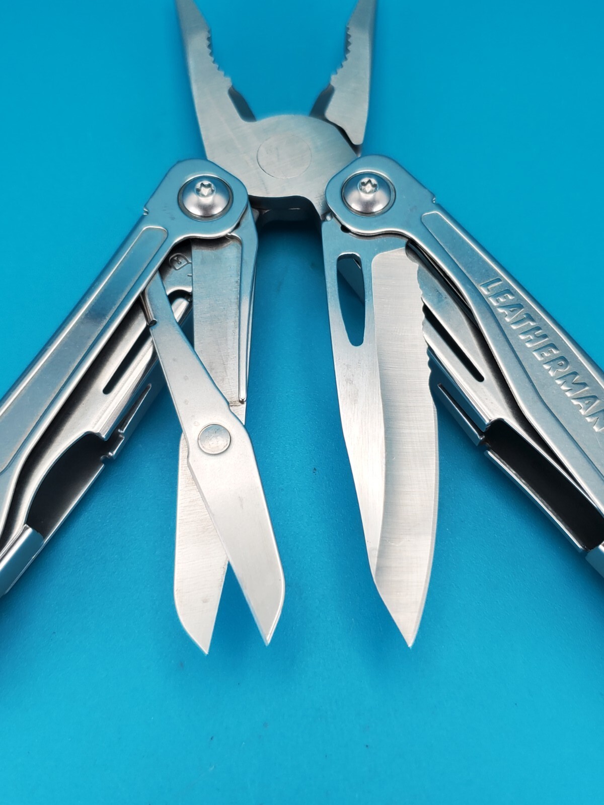 LEATHERMAN WINGMAN MULTI-TOOL! FAST SHIPPING!