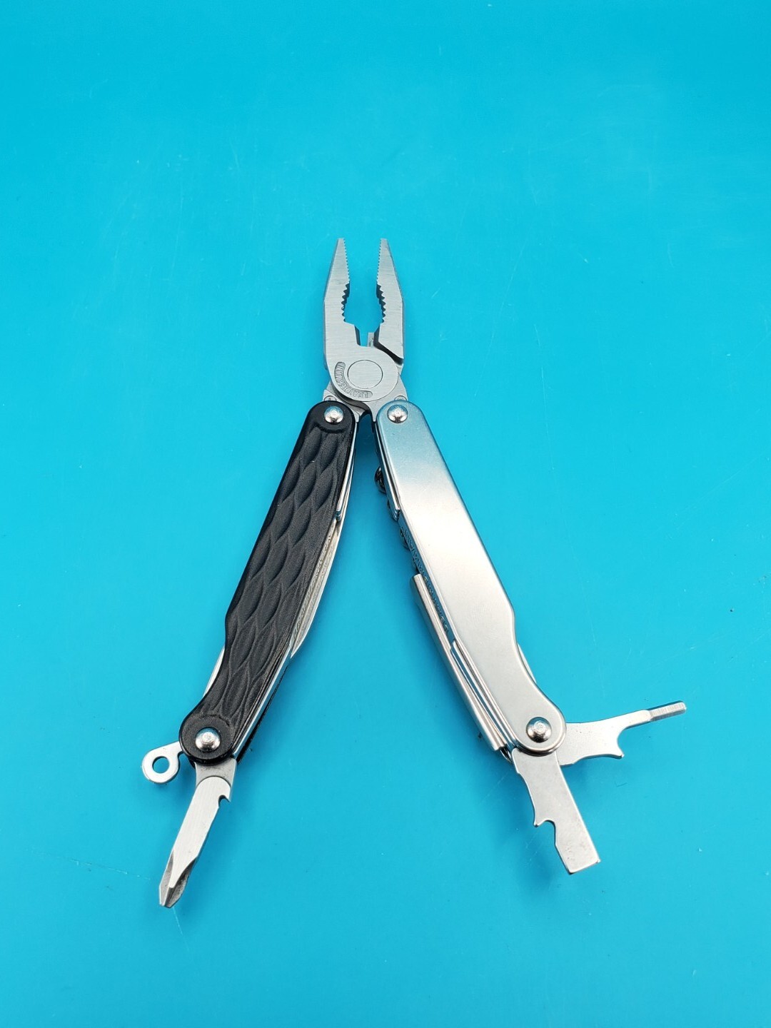 Leatherman JUICE SX Multi-Tool! With Sheath! RARE! HARD TO FIND!