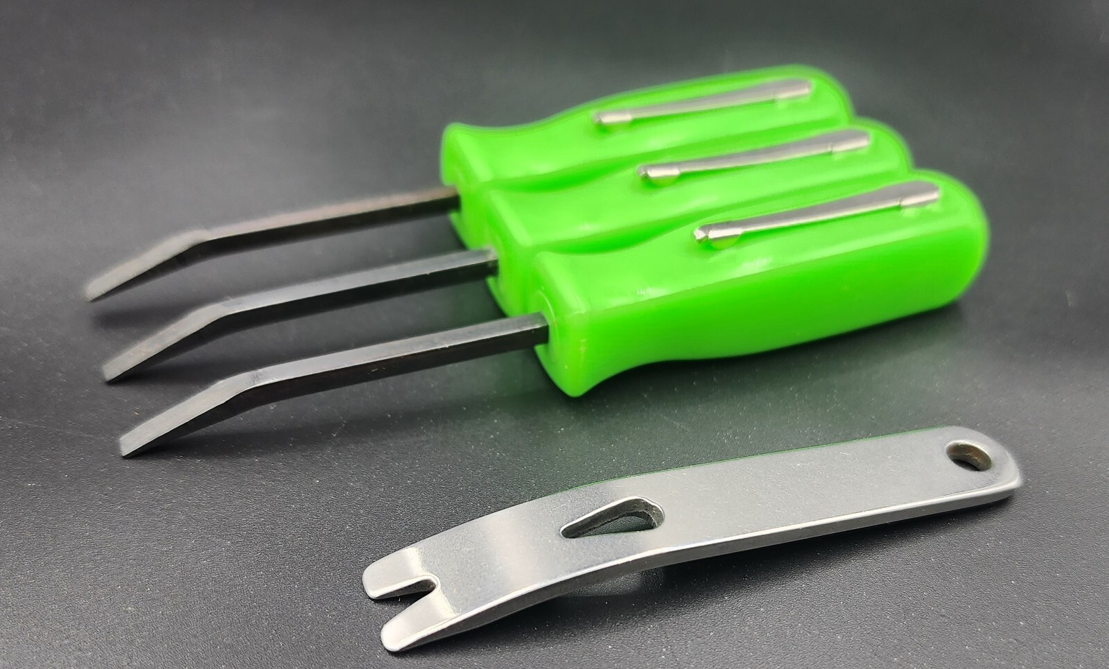 🌿 Green Pocket Prybar Combo Pack – Ideal for Outdoor Adventurers! 🏕️🛠️