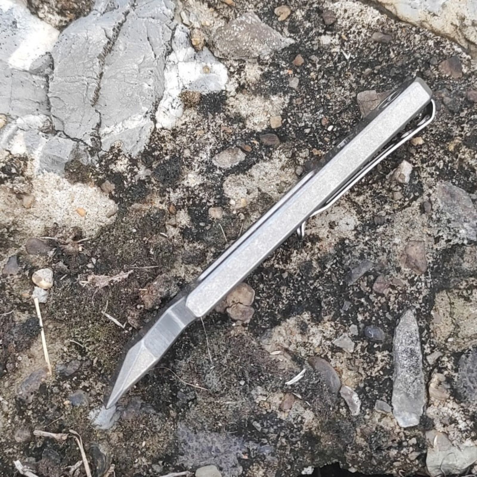 HotEDC Titanium Alloy Crowbar Deep Pocket Pry Bar Bottle Opener Open Box Cutter