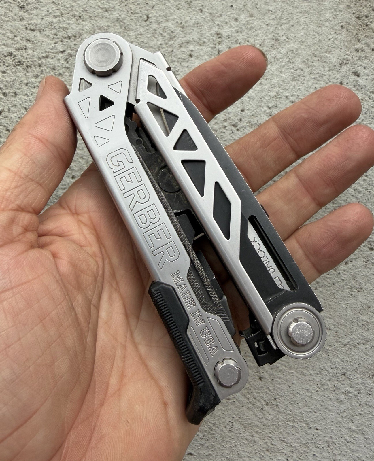 GERBER CENTER DRIVE SILVER/BLACK MULTI-TOOL W/MOLLE SHEATH, GOOD, NO EXTRA BITS!