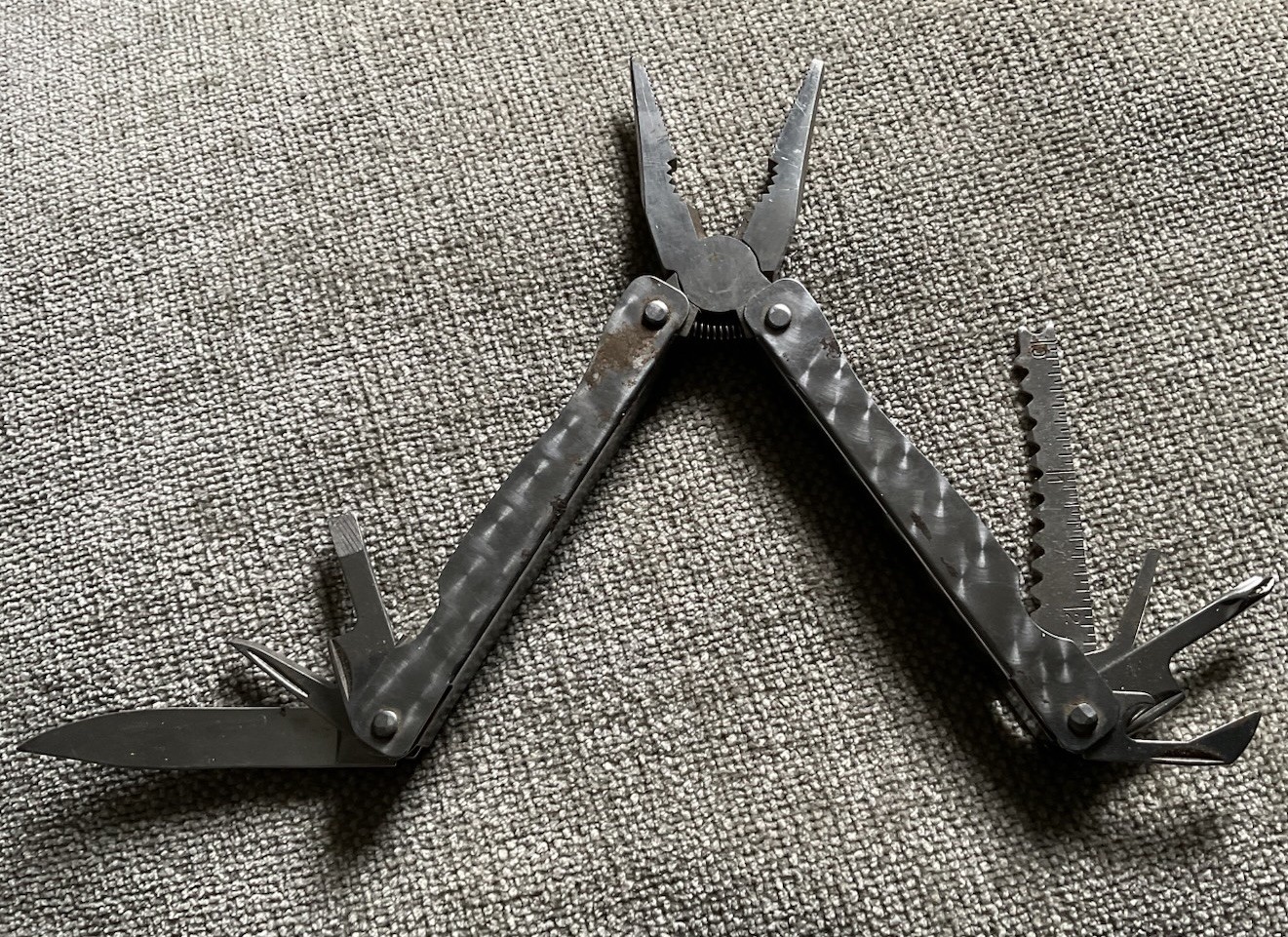 Multi-tool Unbranded Vtg See Pics With Black Leather Case