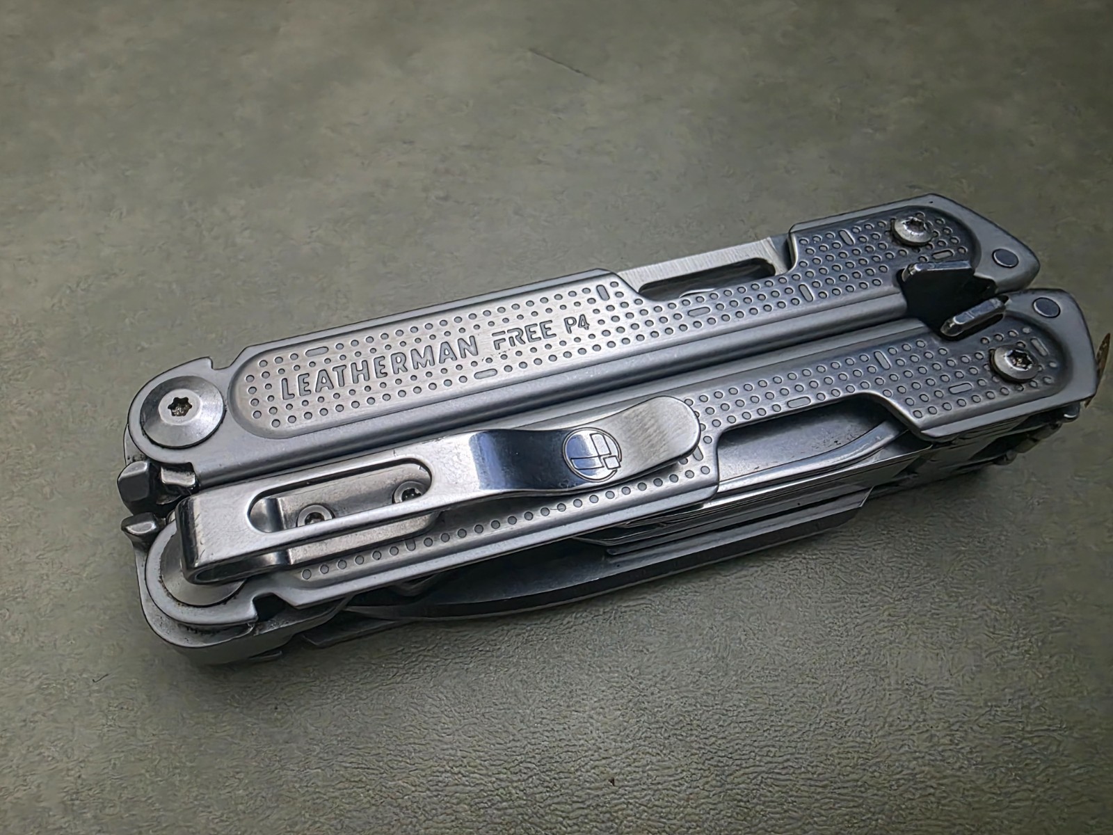 LEATHERMAN FREE P4 STAINLESS STEEL MULTI-TOOL