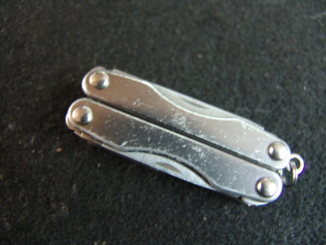 LEATHERMAN SQUIRT E4-ELECTRICIAN WIRE STRIPPER MULITOOL-RETIRED-w/ LEATHER POUCH