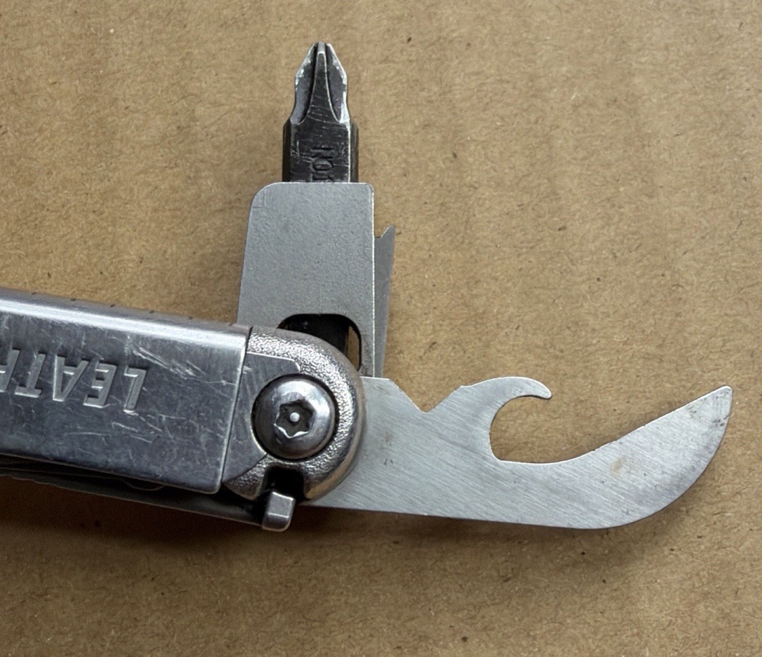Leatherman Wave Plus 18-in-1 Full-Size Versatile Multi-Tool –