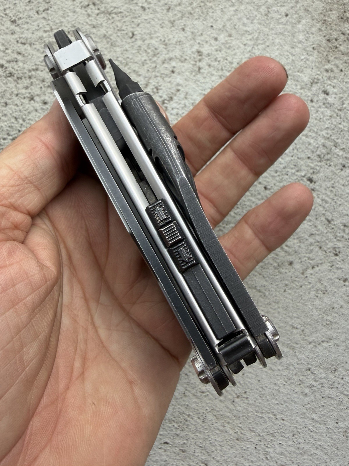 GERBER CENTER DRIVE SILVER/BLACK MULTI-TOOL W/MOLLE SHEATH, GOOD, NO EXTRA BITS!