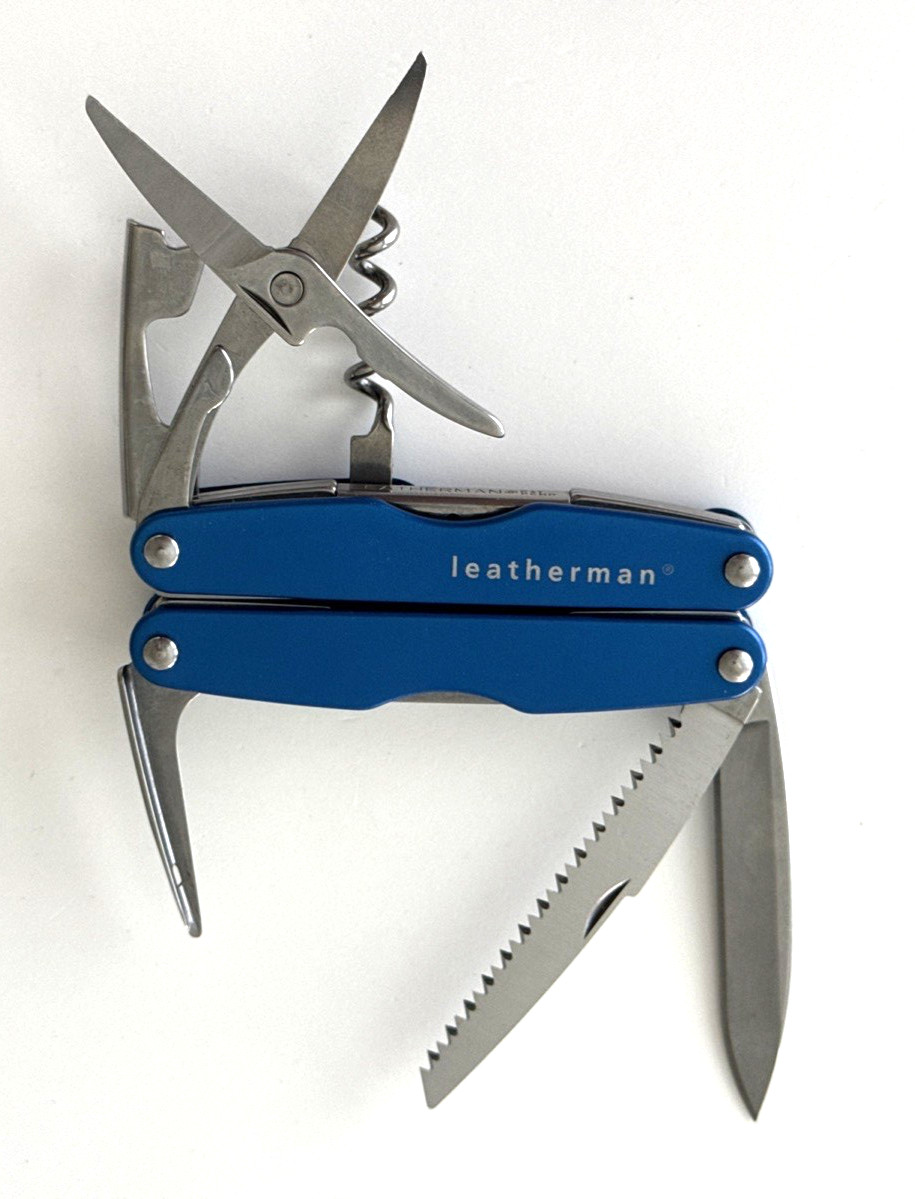 Leatherman Juice CS4 Multi-Tool Blue USA