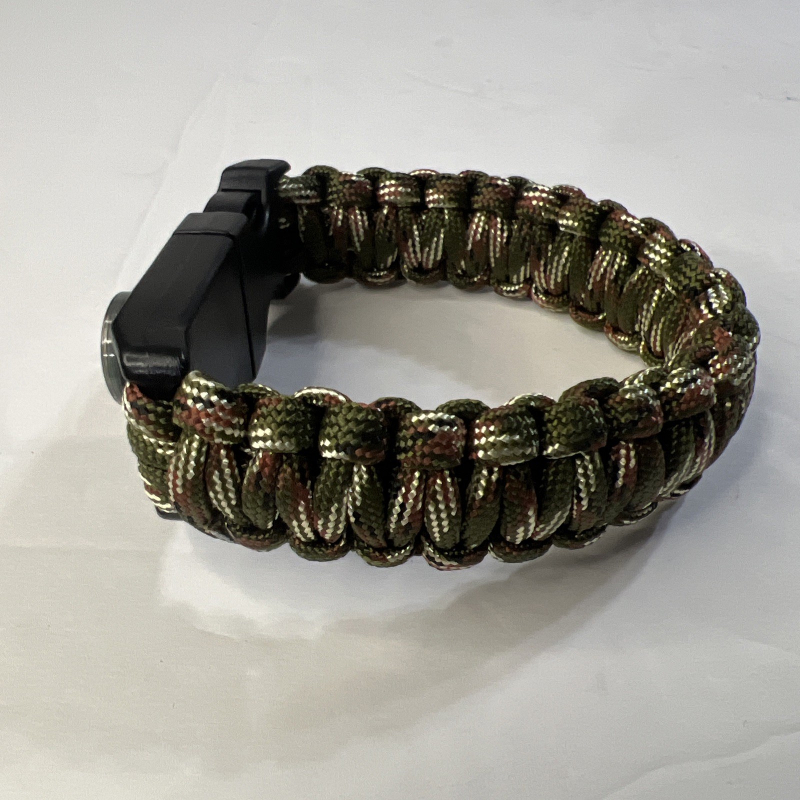 Men’s Tactical Survival Paracord Bracelet For Emergency ( Camouflage )