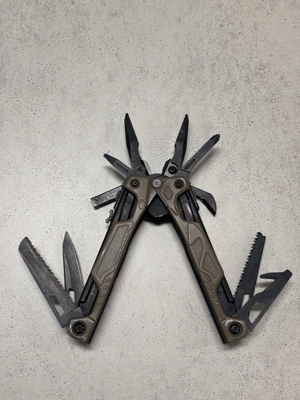 Leatherman OHT – Coyote w/ XL MOLLE Sheath – Brown