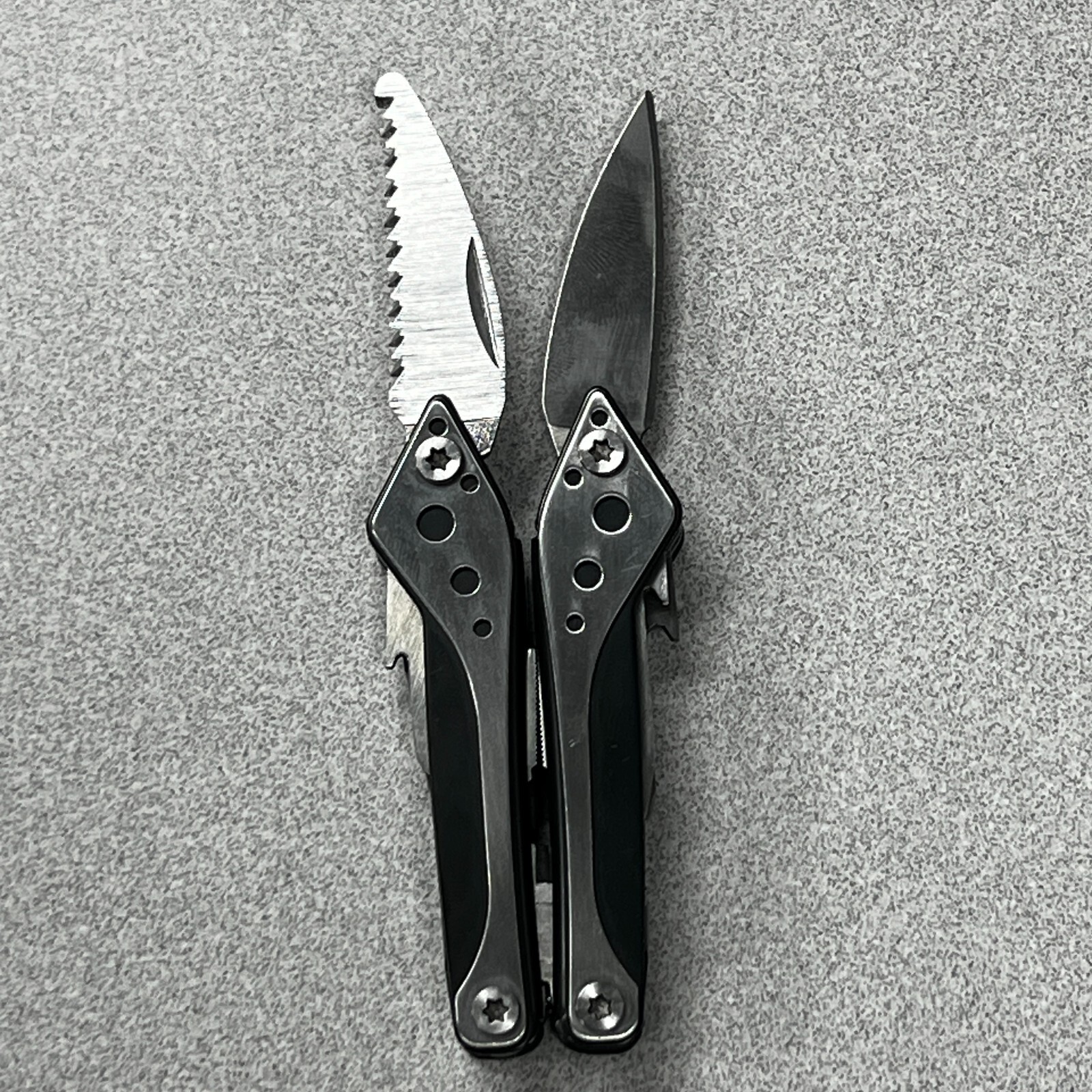 Cabelas 7 in 1 Pocket Knife Multi Tool Pliers Screwdriver Scissor + Storage Case