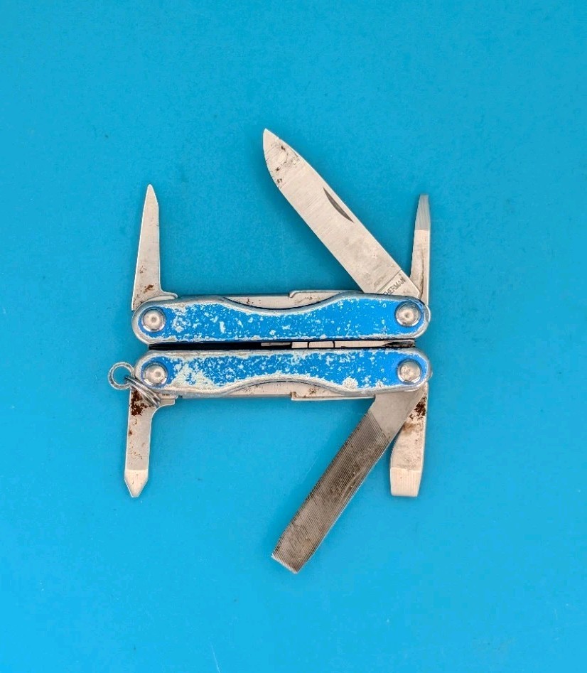 Leatherman Squirt P4 Multi-Tool, Key Ring, Retired, BLUE!