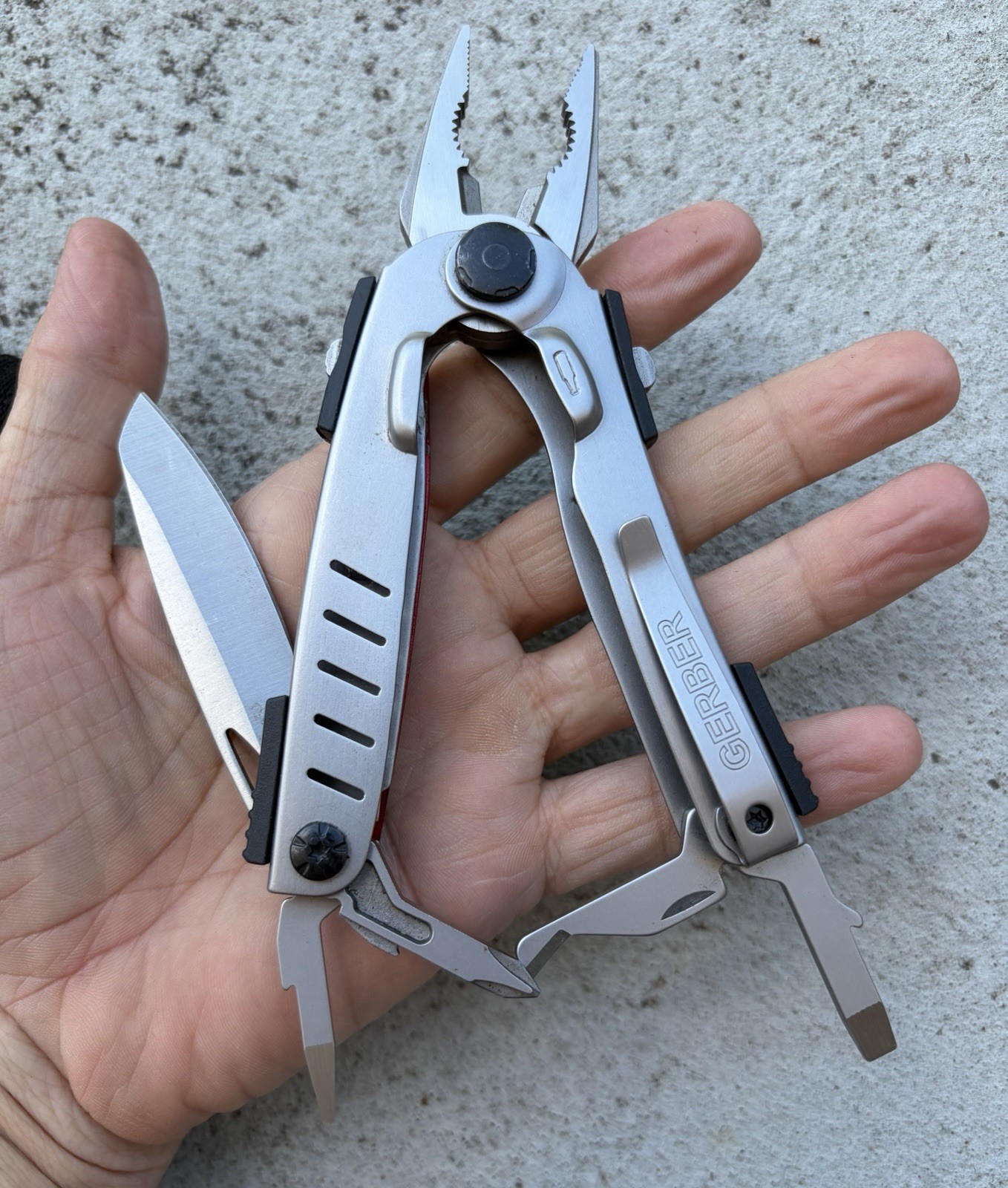GERBER OCTANE RED/SILVER MULTI-PLIER MULTI TOOL IN SHEATH DISCONTINUED, RARE