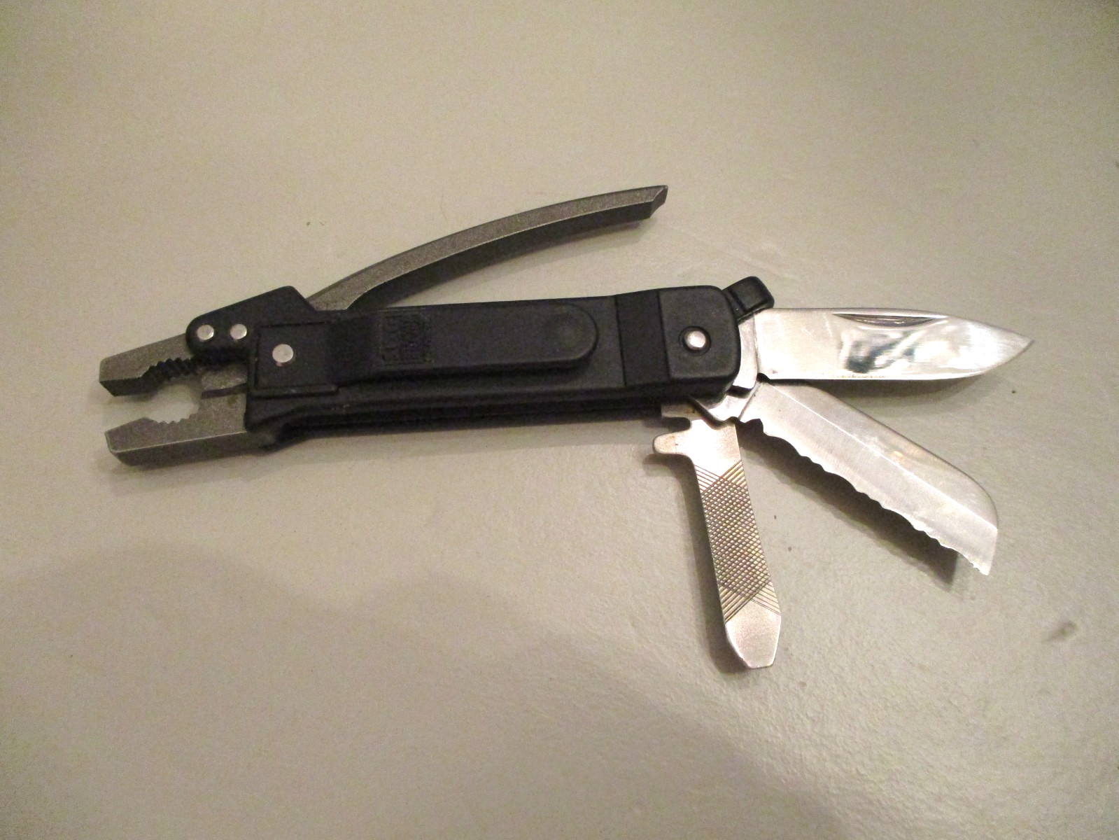 MULTI-TOOL SET (3) GERBER MP800 LEGEND+LEATHERMAN+SOG w/2 LEATHER CASES – NICE!