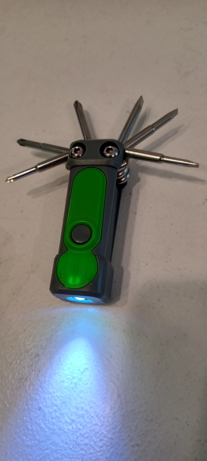 Dual LED flashlight six screwdriver pocket toolkit