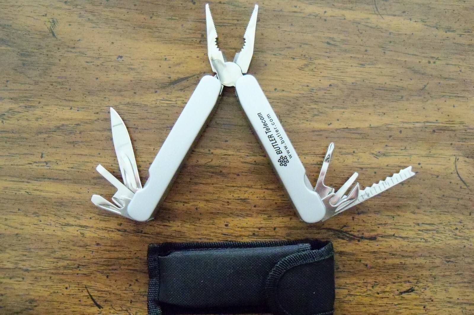 Multi Tool Pliers 9-in-1 Multi-Purpose Pocket Knife for Outdoor Camping Fishing