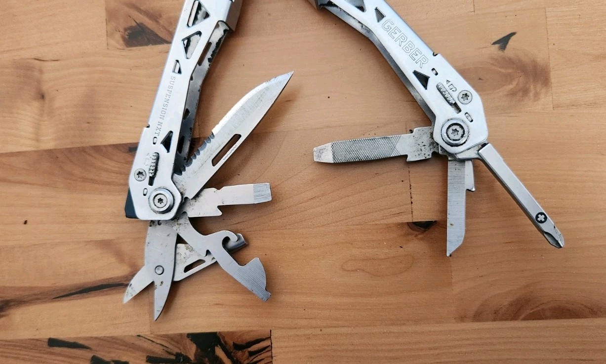 Gerber Suspension NXT Multi Tool Pliers Knife Scissors – Great (NOTE) – G57