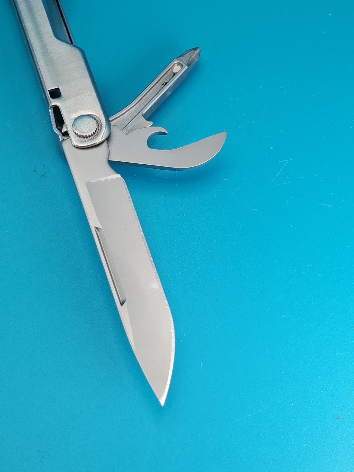LEATHERMAN Bond Multitool, Stainless Steel Everyday Tool!