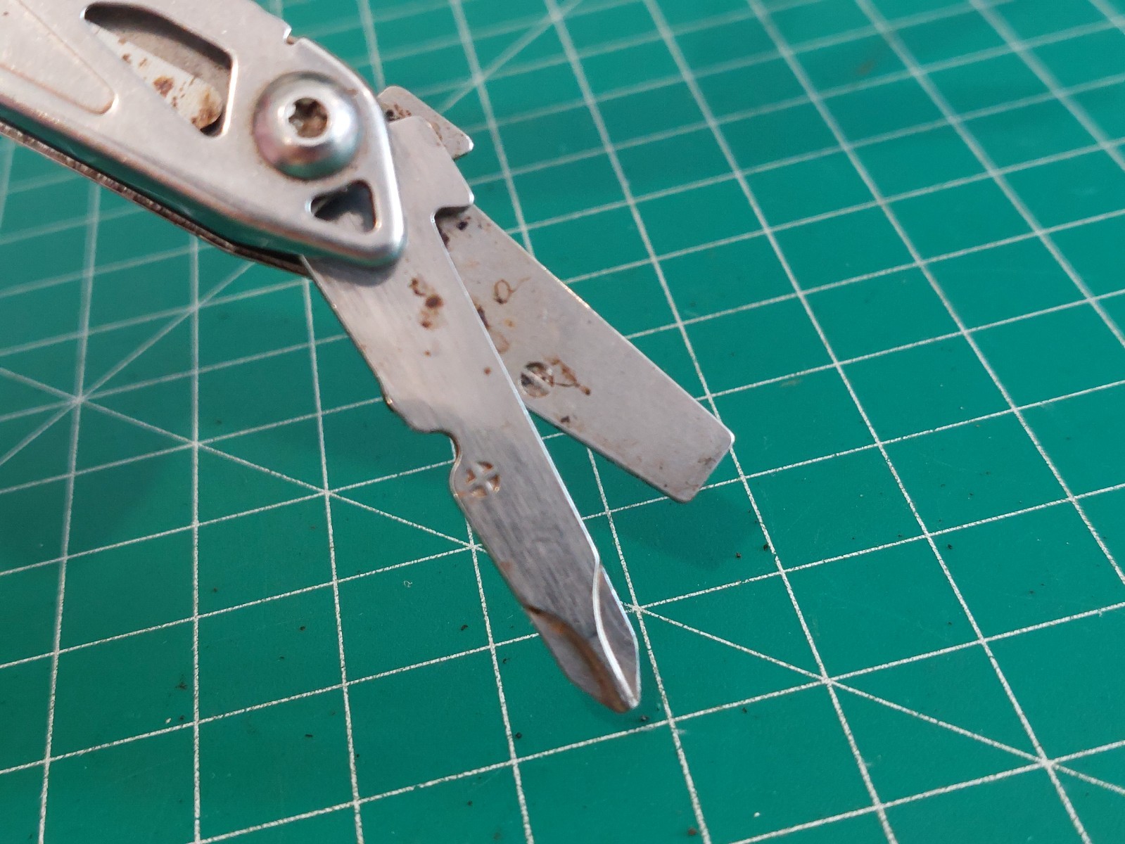 Leatherman Sidekick Multi-Tool Some Rust Somewhat Hard to Open Side Tools