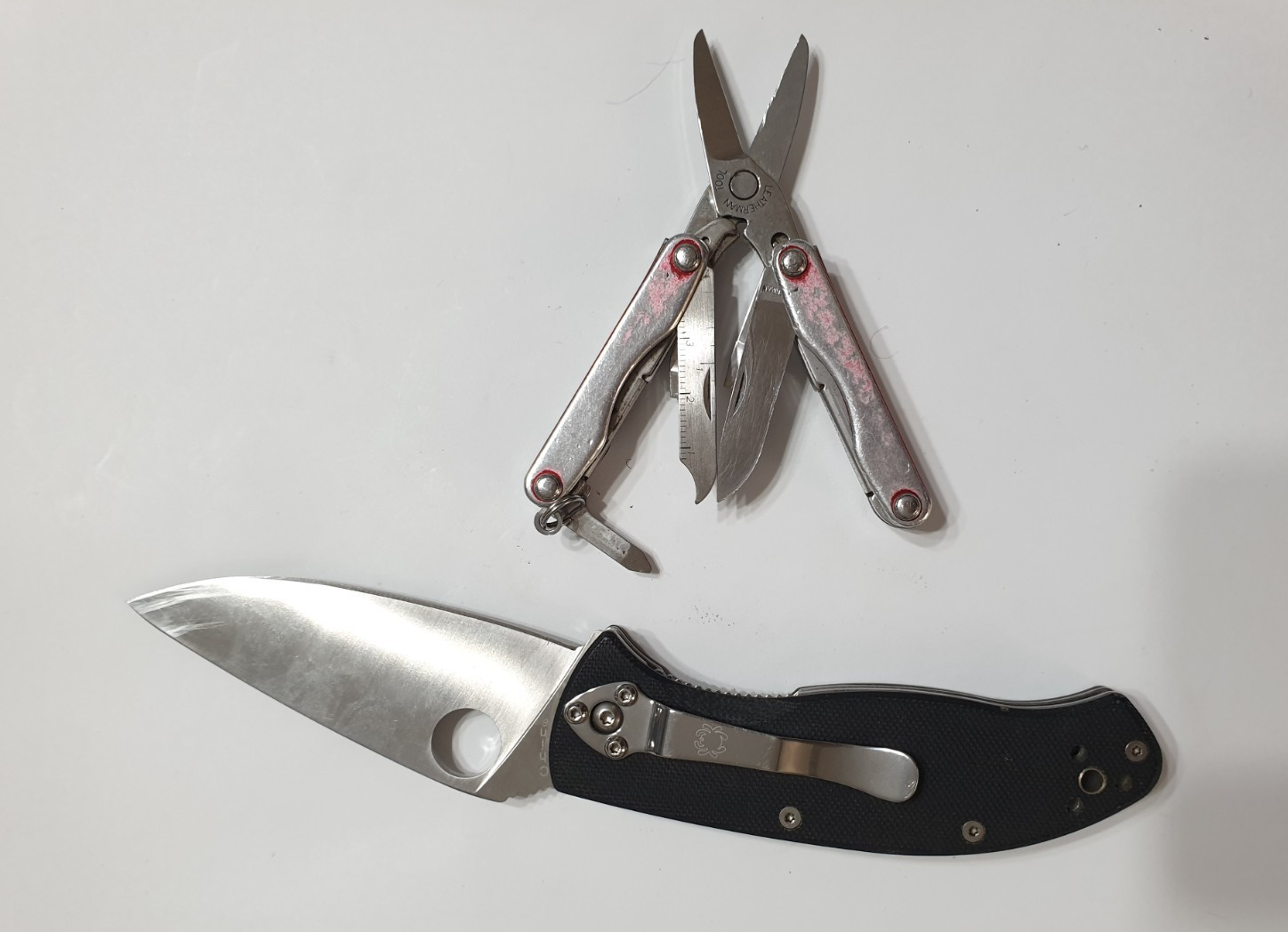 🔥 Spyderco Tenacious Stainless Knife G10 8Cr10MoV + 1 Leatherman Squirt S4