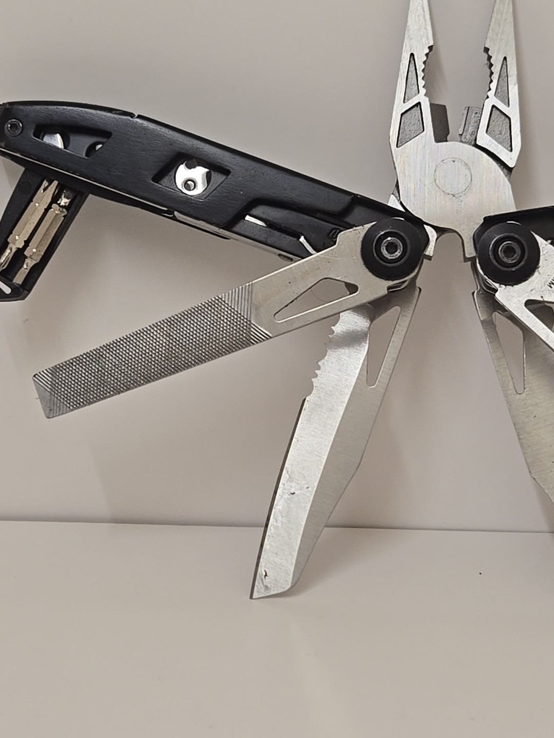 B/Bury Multi-Tool File Pliers Screwdrivers Glass Break