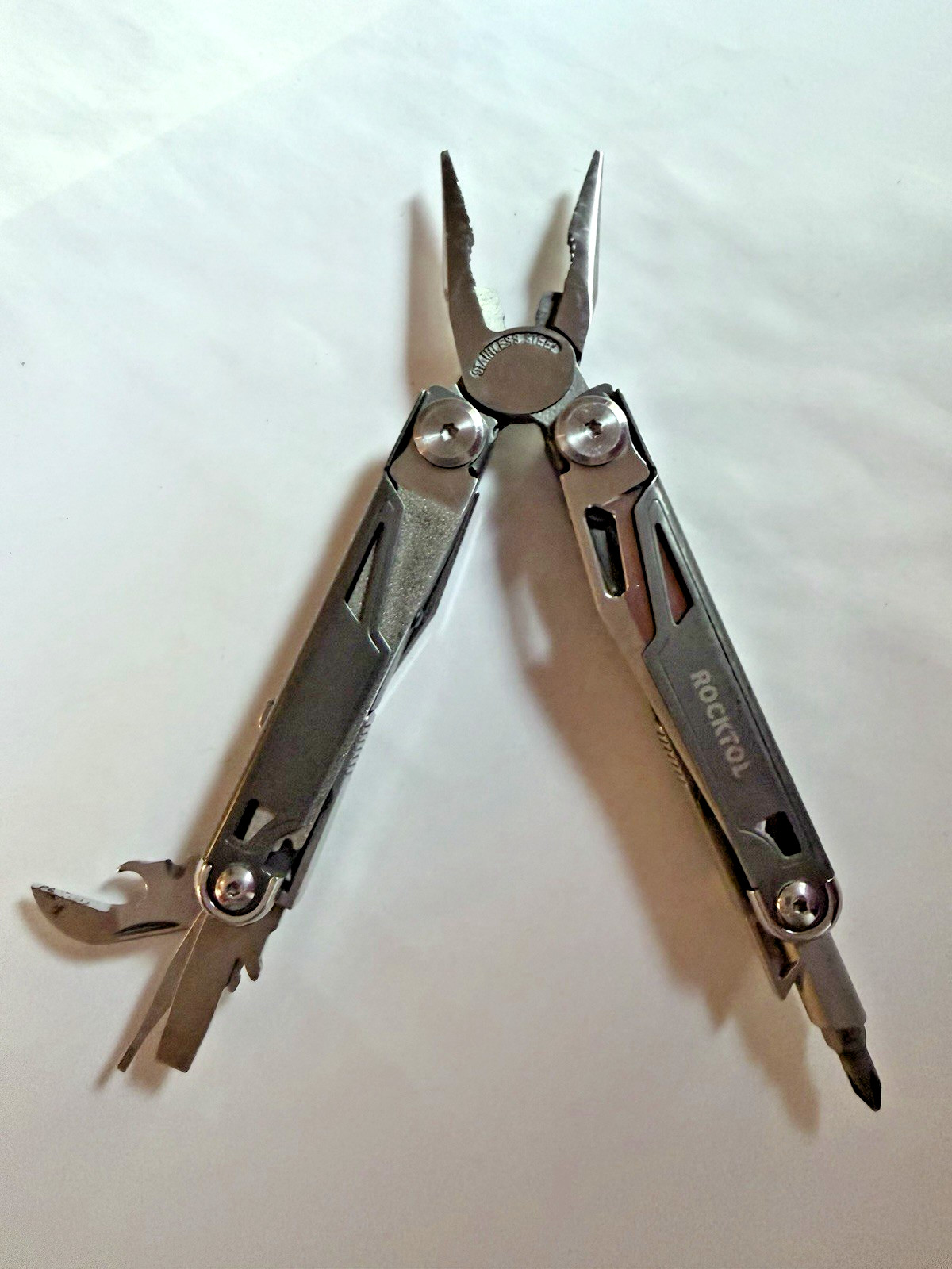 ROCKTOL Multitool 17-in-1 Multi-Tool Pliers, Screwdriver, Scissors, Pocket Knife