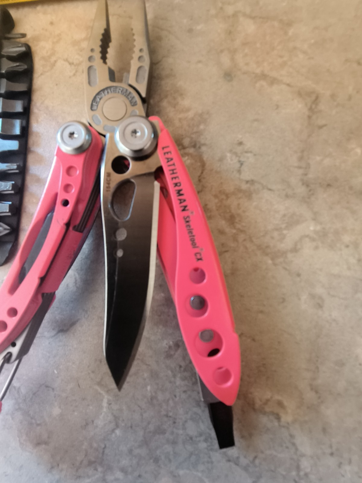 Leatherman Skeletool CX Guava 833143 Mutli-Tool/Bit Kit/Nylon Sheath 934860