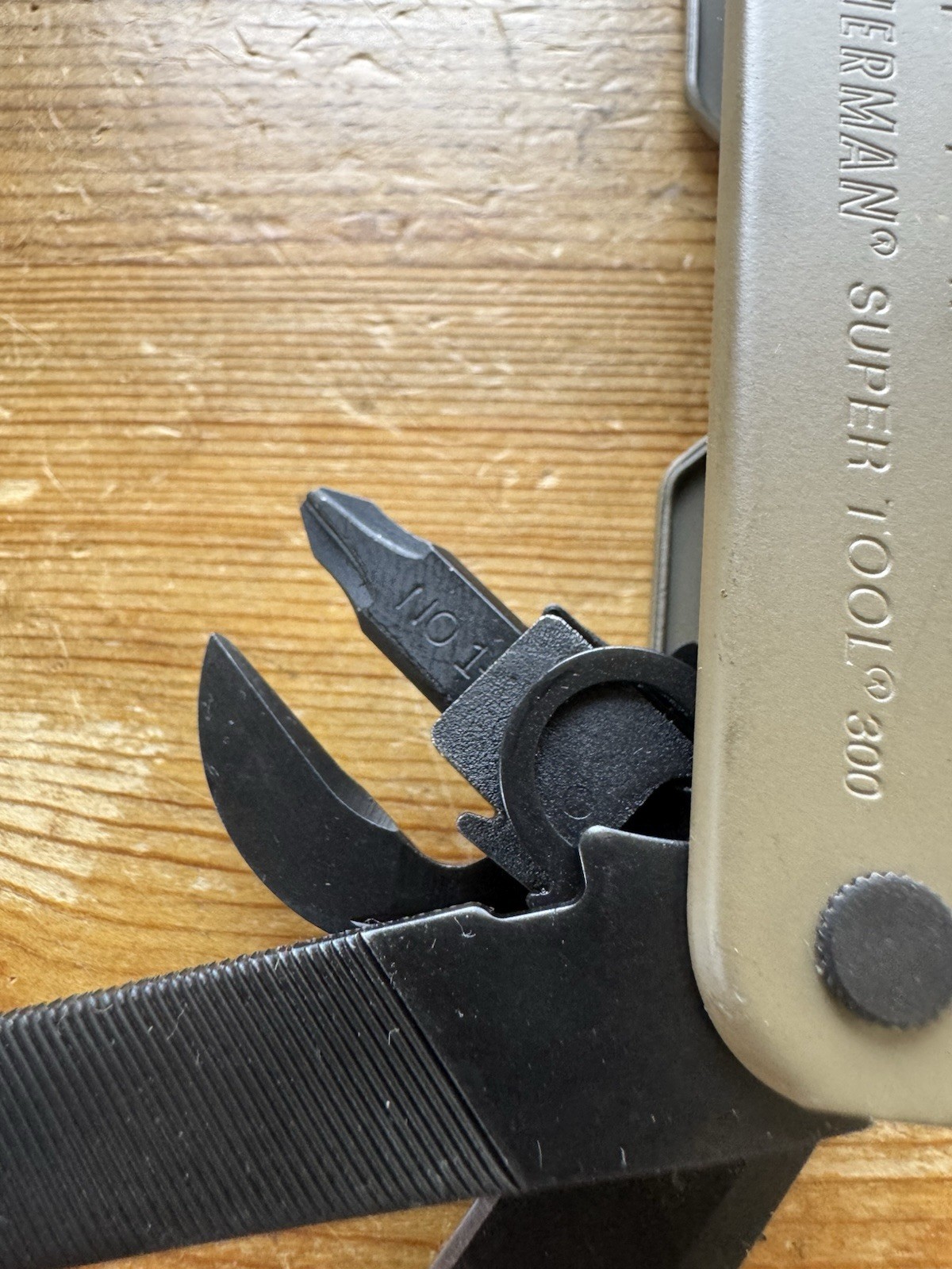 Leatherman Super Tool 300M Multitool Coyote Tan Black Oxide w/ Brush Adapter
