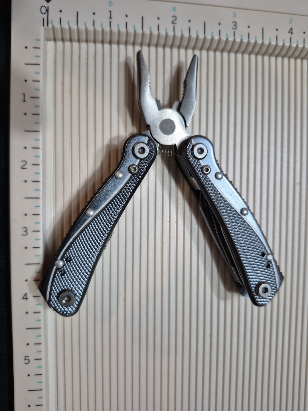 Columbia Multi-tool w/ Pliers, Blades and Light – Backpacker, Hiker and Campers