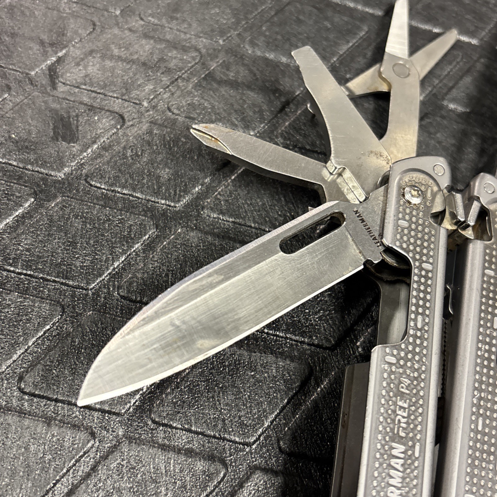 Leatherman Free P4 One Hand Opening Multi Tool Retired Rare Nice Condition