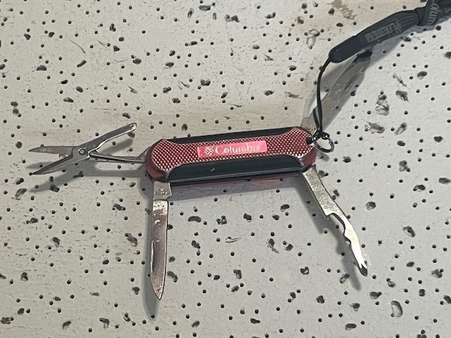 COLUMBIA 10-Function Pocket Tool- Knife -Scissors- LED Flash-Light needs battery