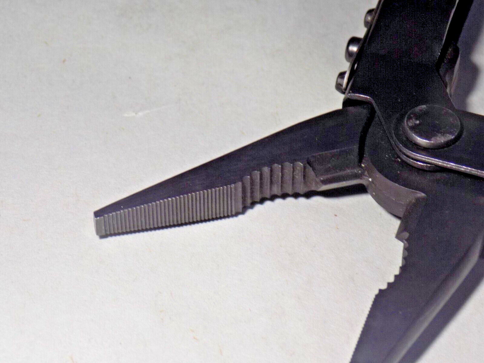 Nice Gerber USA 07400 Needlenose Multi-Tool -Black-9 Tools + Rule