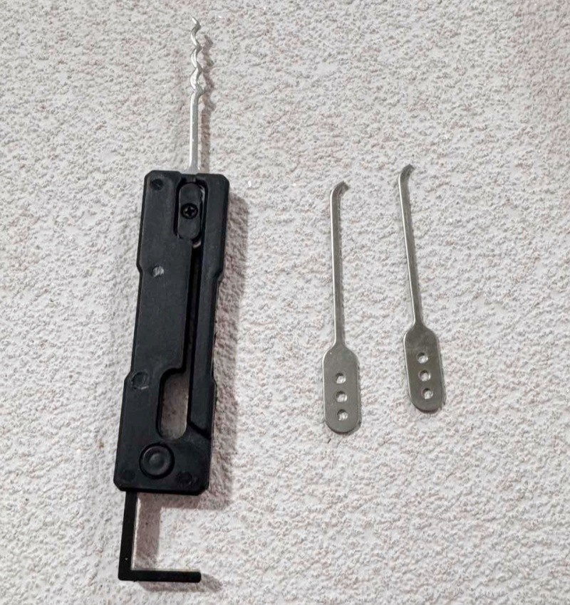 2025 Grav Pick Multi-Tool Outdoor Survival Tool – Pocket EDC Tool with Hook &Awl