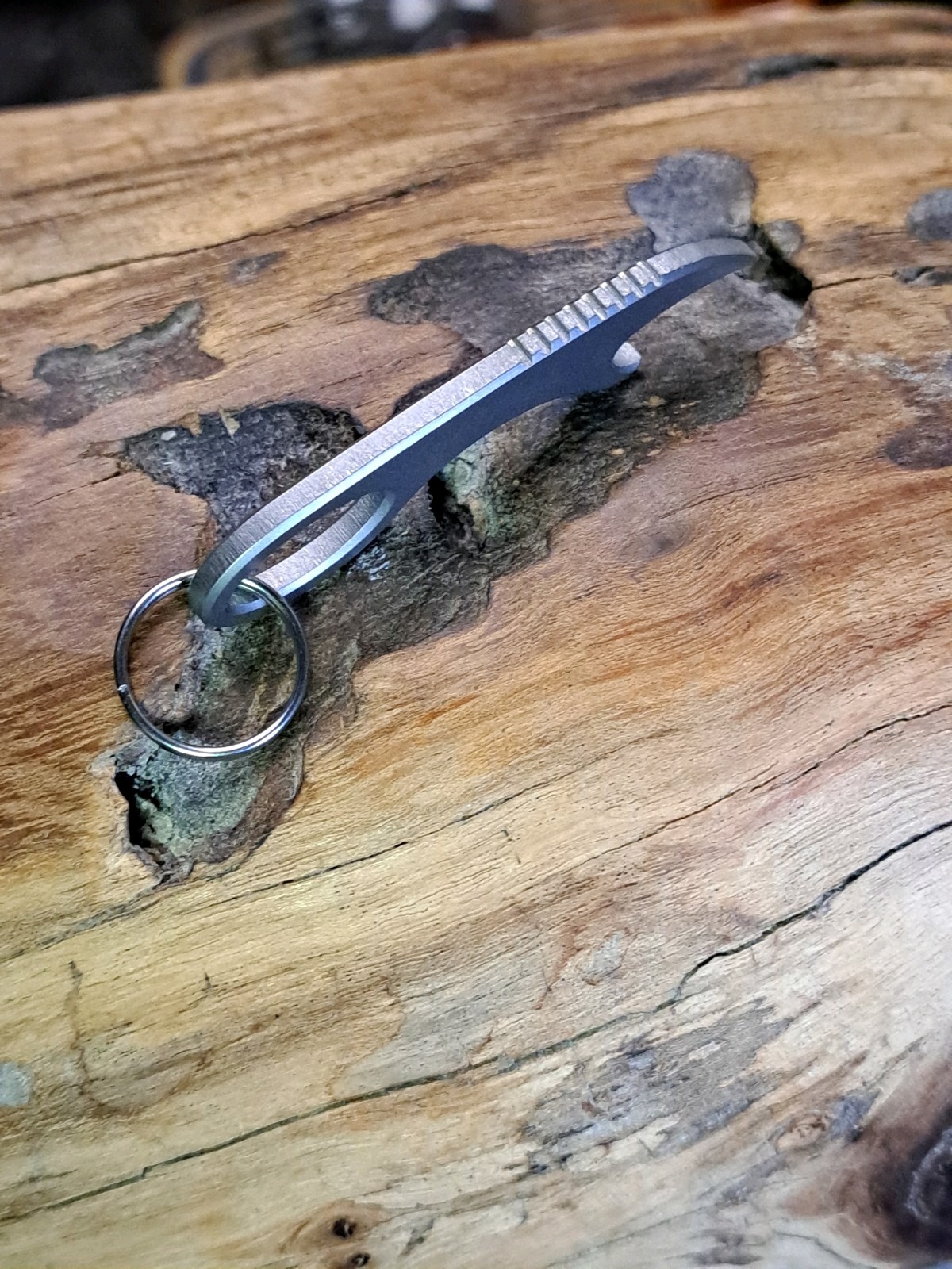 MINIMALIST MINI TITANIUM KEYCHAIN CLAW BOTTLE OPENER