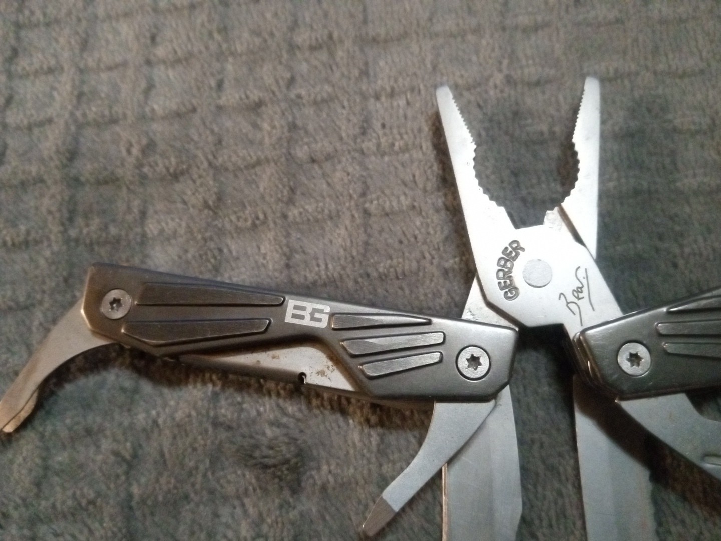 Gerber Bear Grylls Multi Tool Pocket Knife Great Condition Saw Pliers Knife Ect