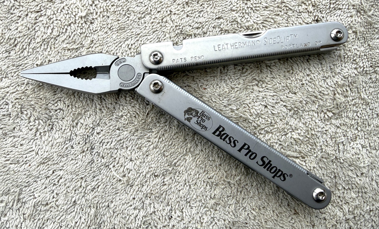 VINTAGE LEATHERMAN “BASS PRO SHOPS” SIDE CLIP – 8 PC MULTI TOOL – DATE CODE=0498