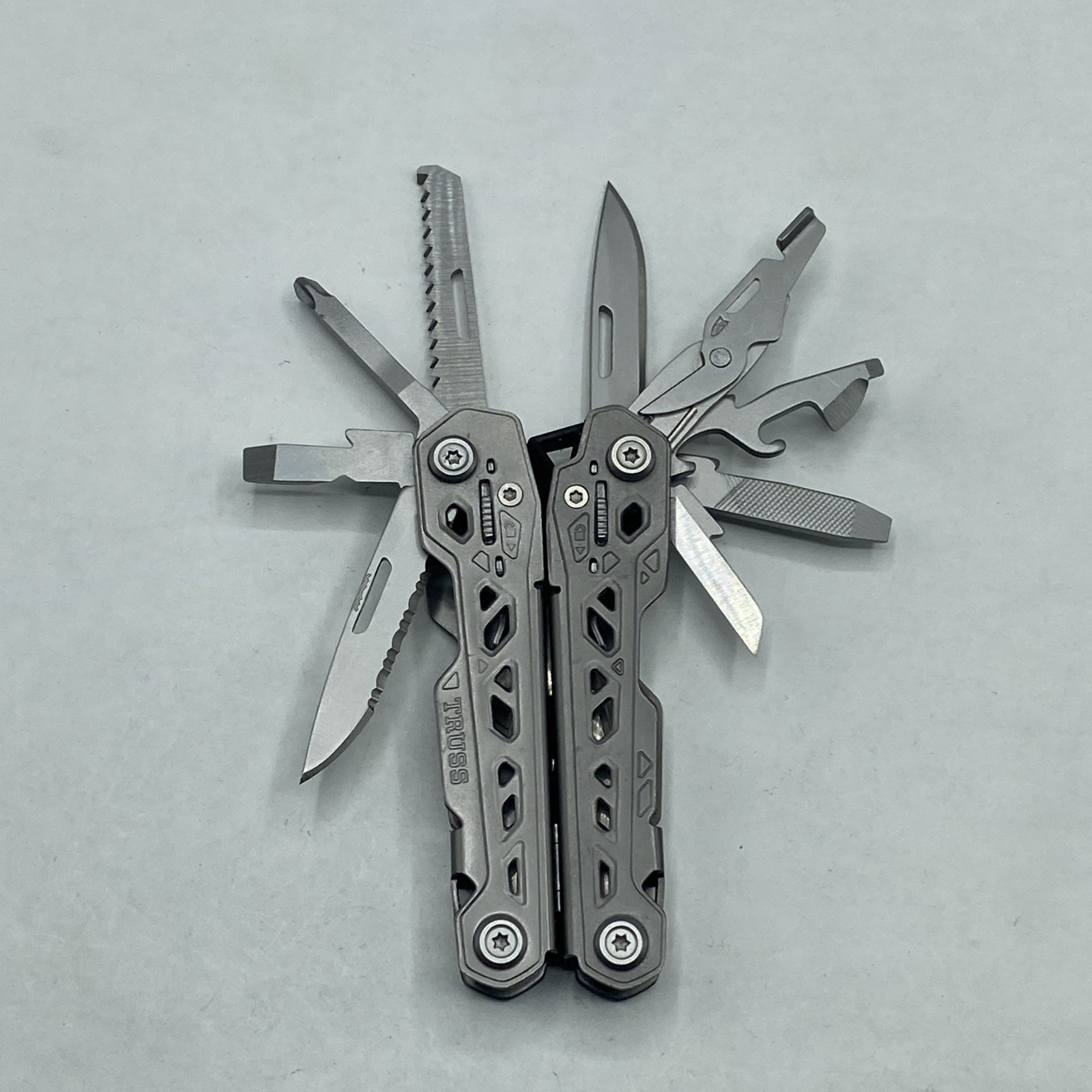 Gerber Truss Multi Tool with Sheath – Gray