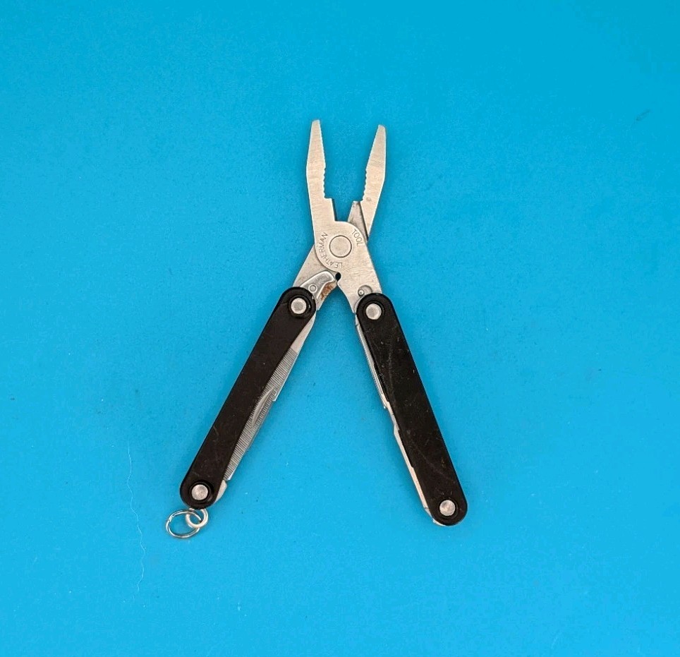 Leatherman SQUIRT PS4 Multi-Tool With Pliers Scissors Knife BLACK!