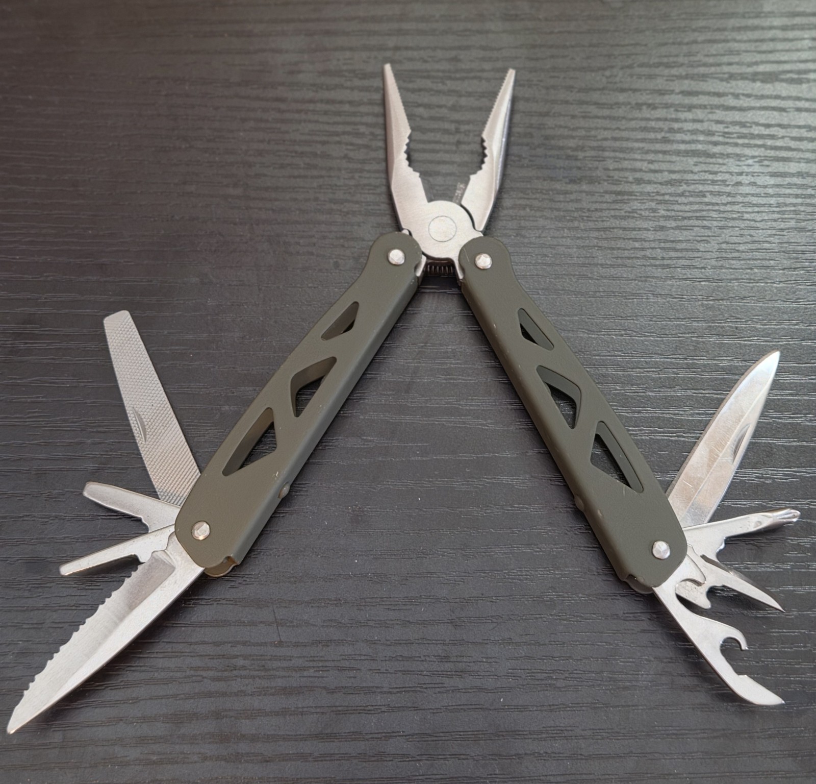 TSA CONFISCATED Name Brand Multi-Tools – Hand Picked (LOT OF 5)