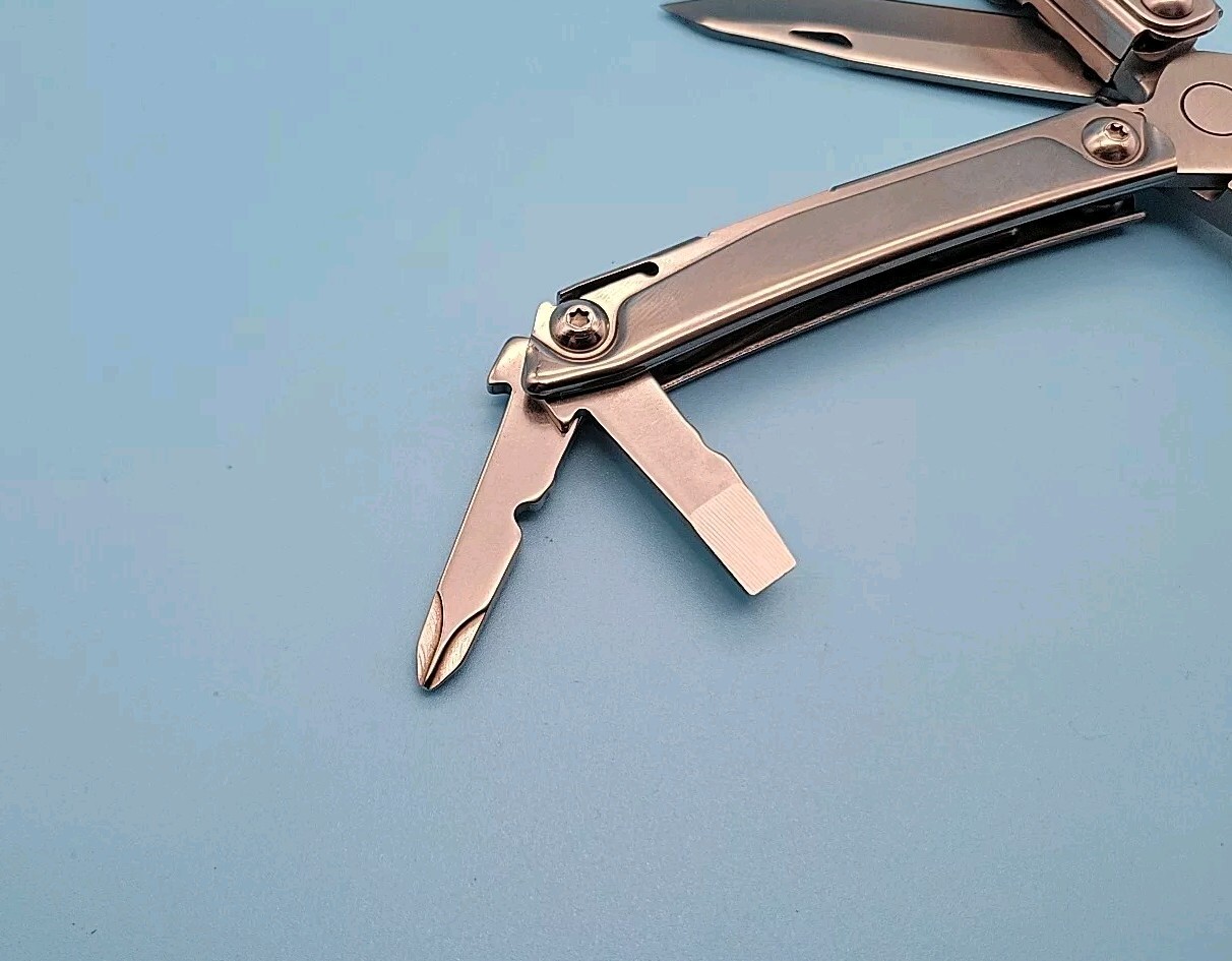 Leatherman Rev Multi-Tool – Pliers, Knife, Screwdrivers, Can Opener, File
