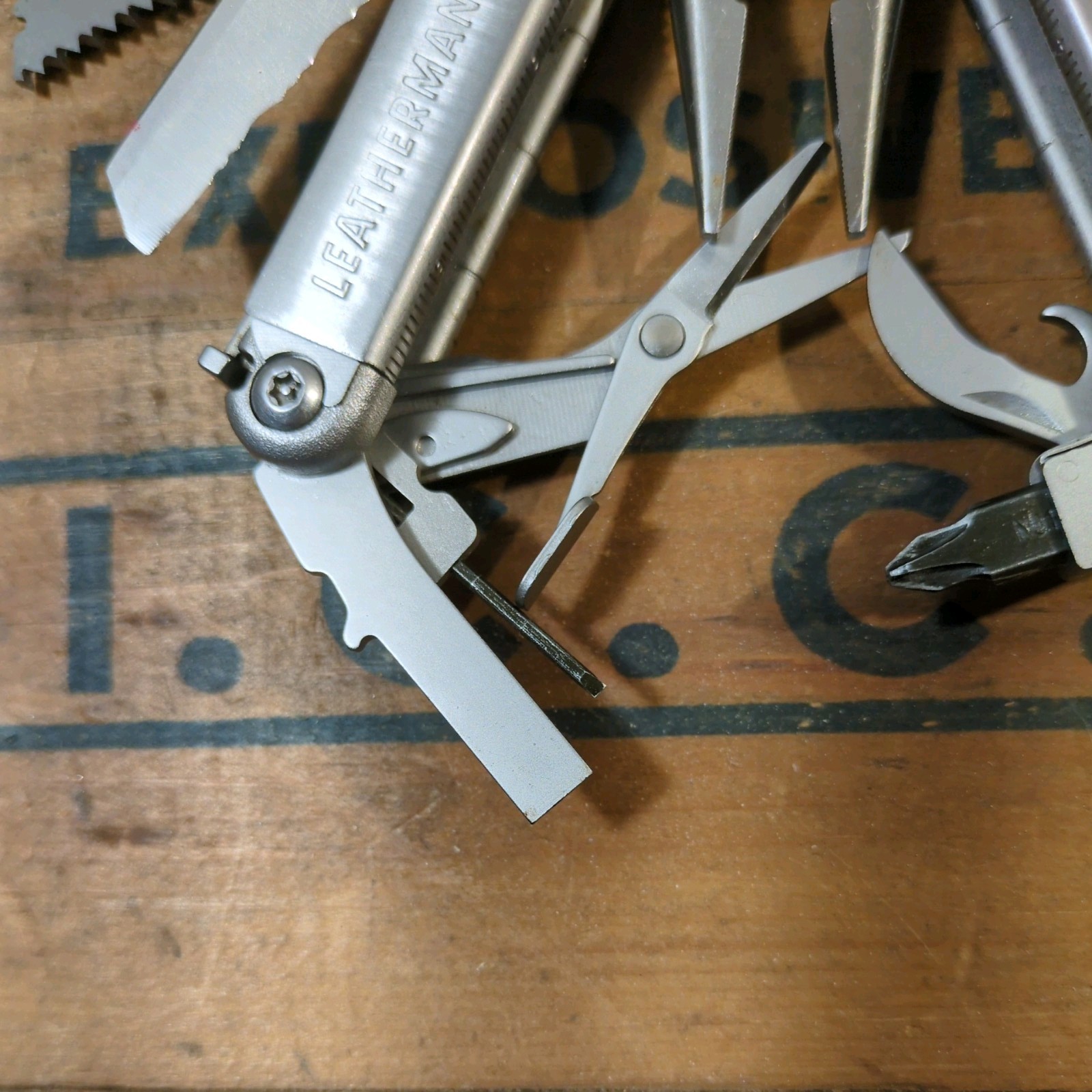Leatherman USA Wave 2nd Generation Multi-Tool