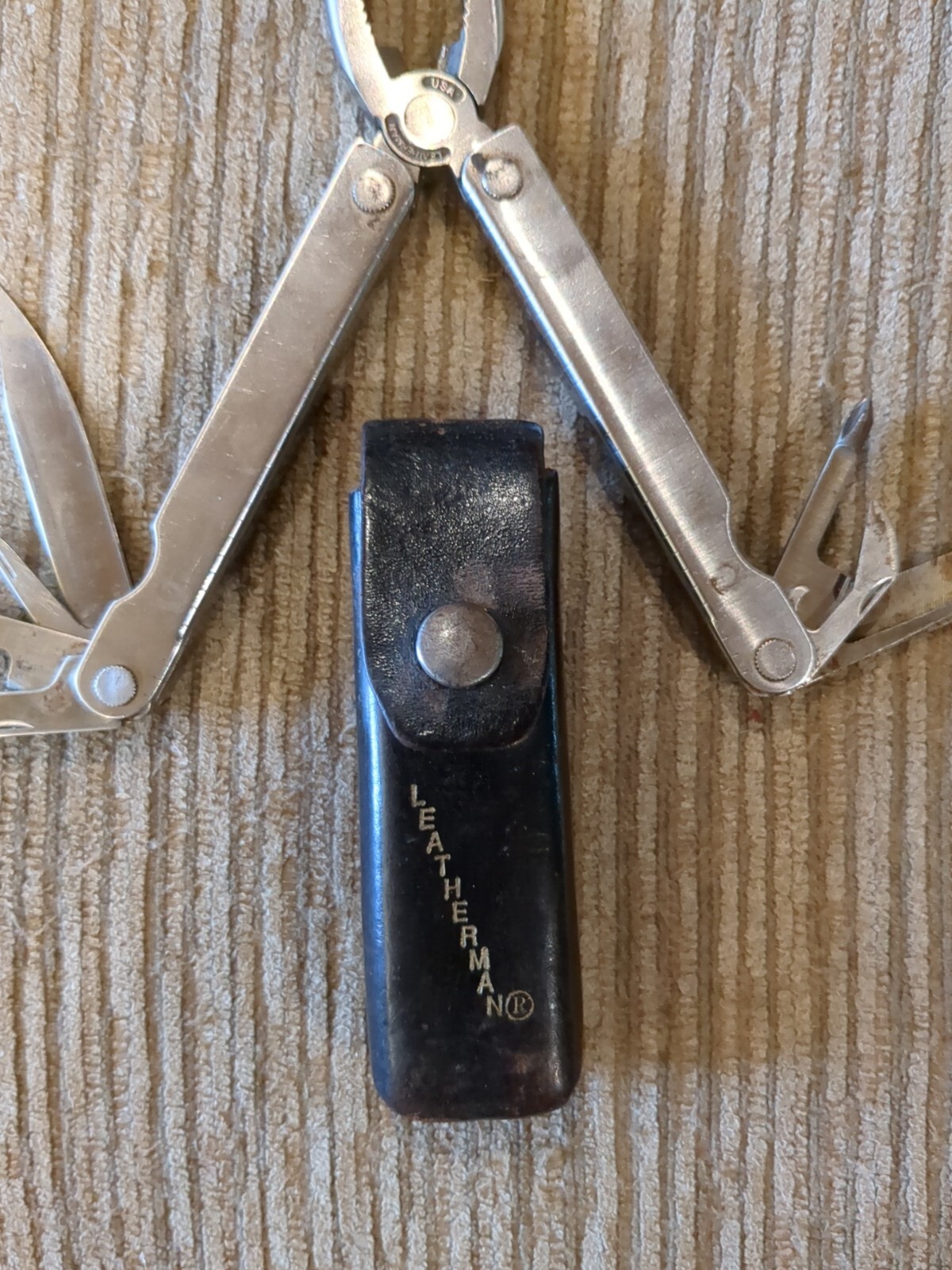 Original Pre- 1992 Leatherman TM 1325473 Multi Tool w Leather Sheath for Belt