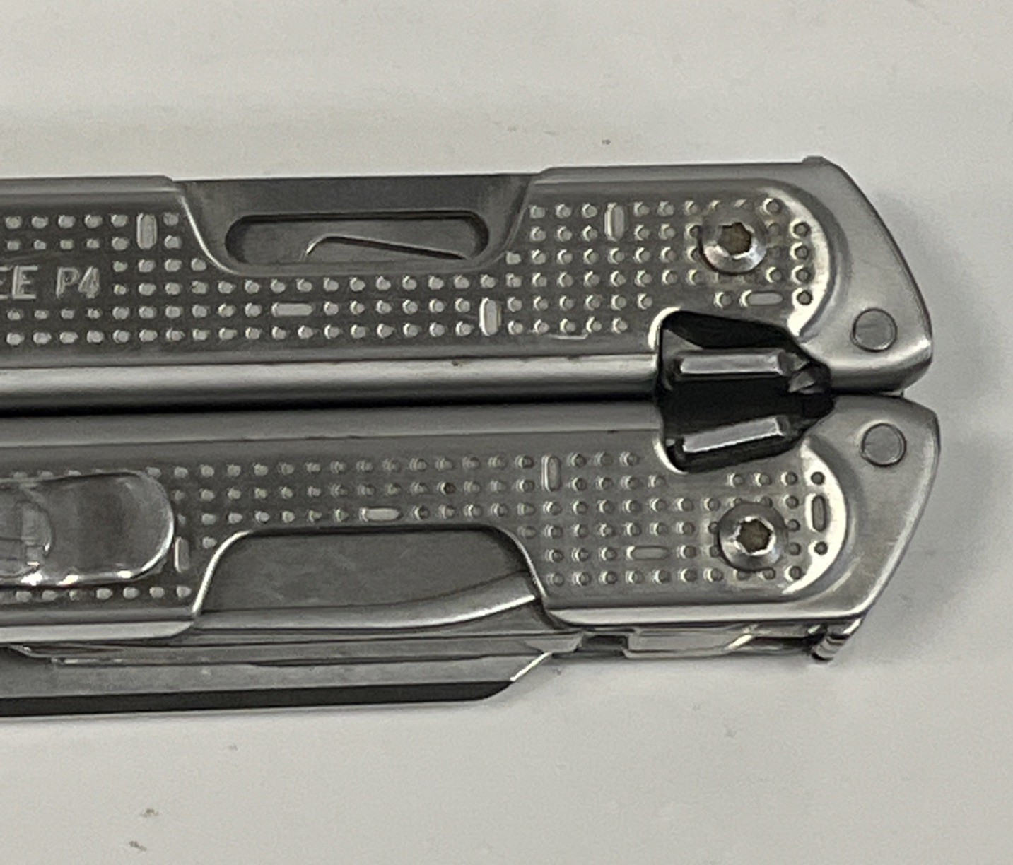 Leatherman Free P4 Multitool Multi-Tool Pliers Tool